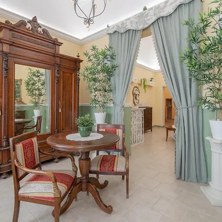 Pomona Apartment *